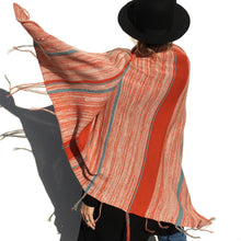 Charger l&#39;image dans la galerie, Poncho Saint-Faust - 100% merino wool
