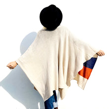 Cargar imagen en el visor de la galería, CLASII Cape - 100% merino wool
