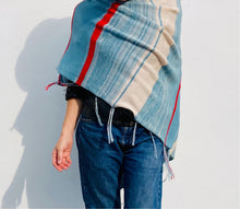 Load image into Gallery viewer, OVATA Poncho -100% merino wool
